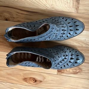 Sofft cutout heeled bootie